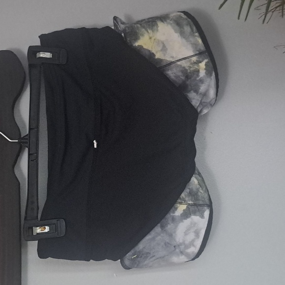 LuluLemon Speed Shorts Citron Tinted Canvas Sz 4 - Picture 9 of 9